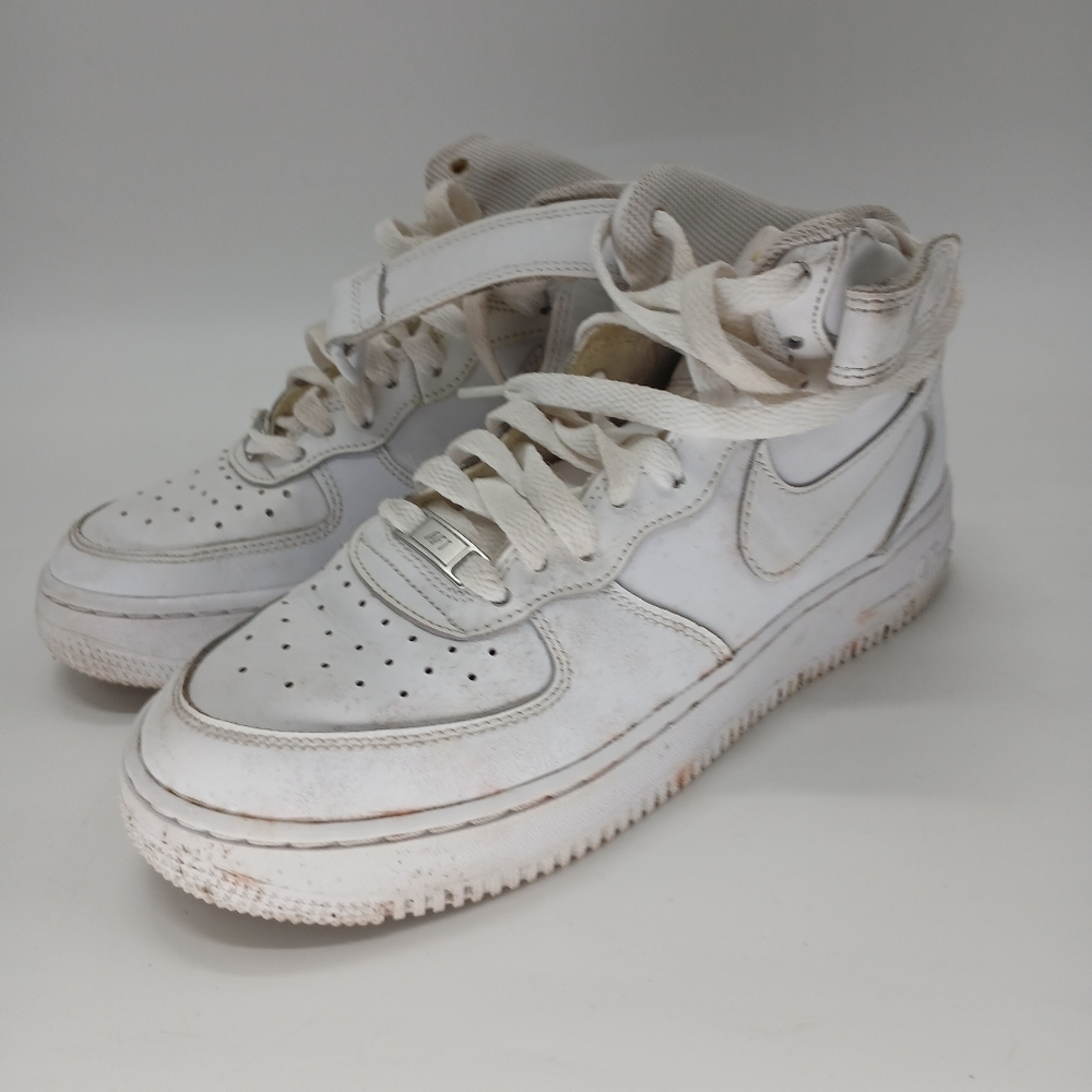 White Nike Air, size 6Y